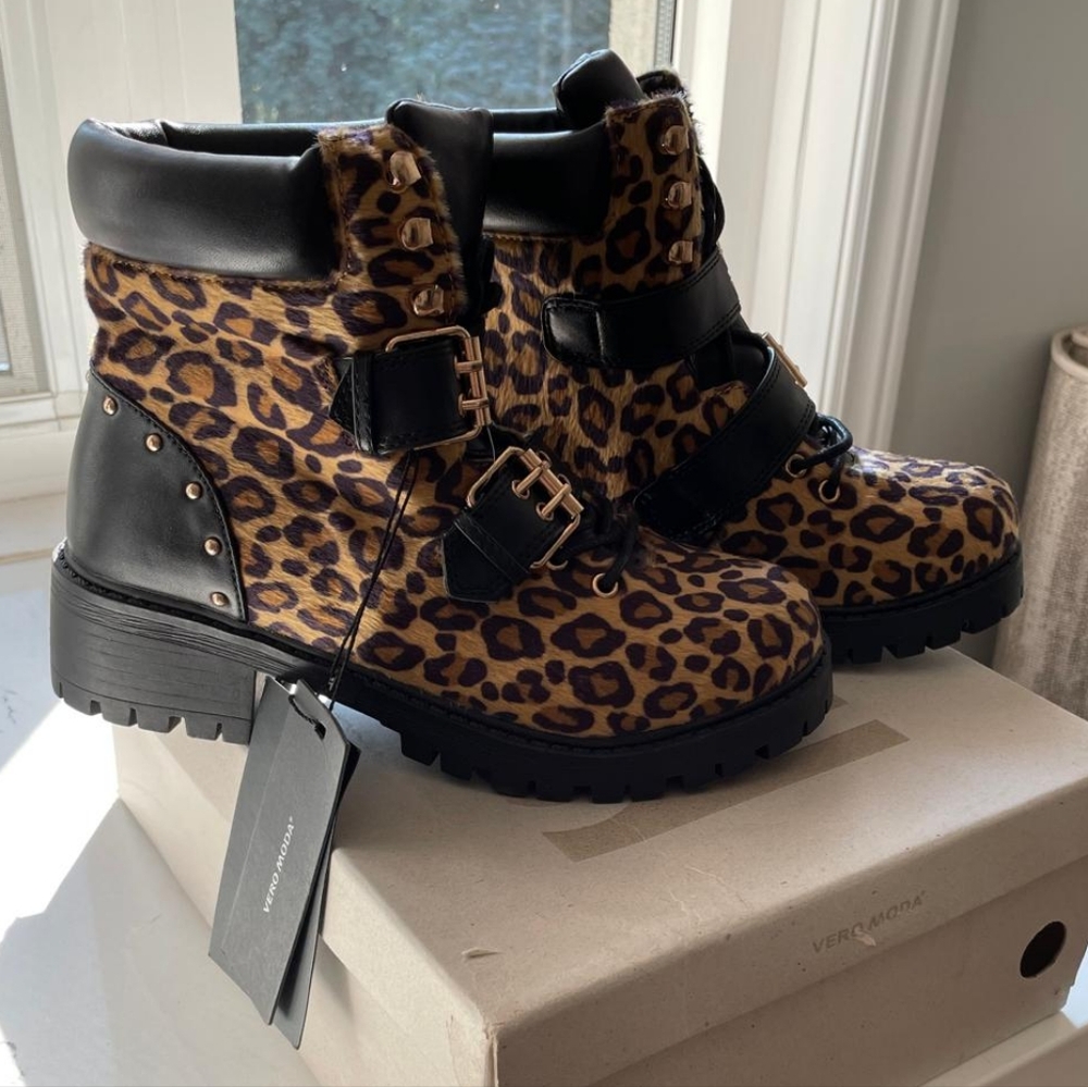 Women ankle Boots Brand New